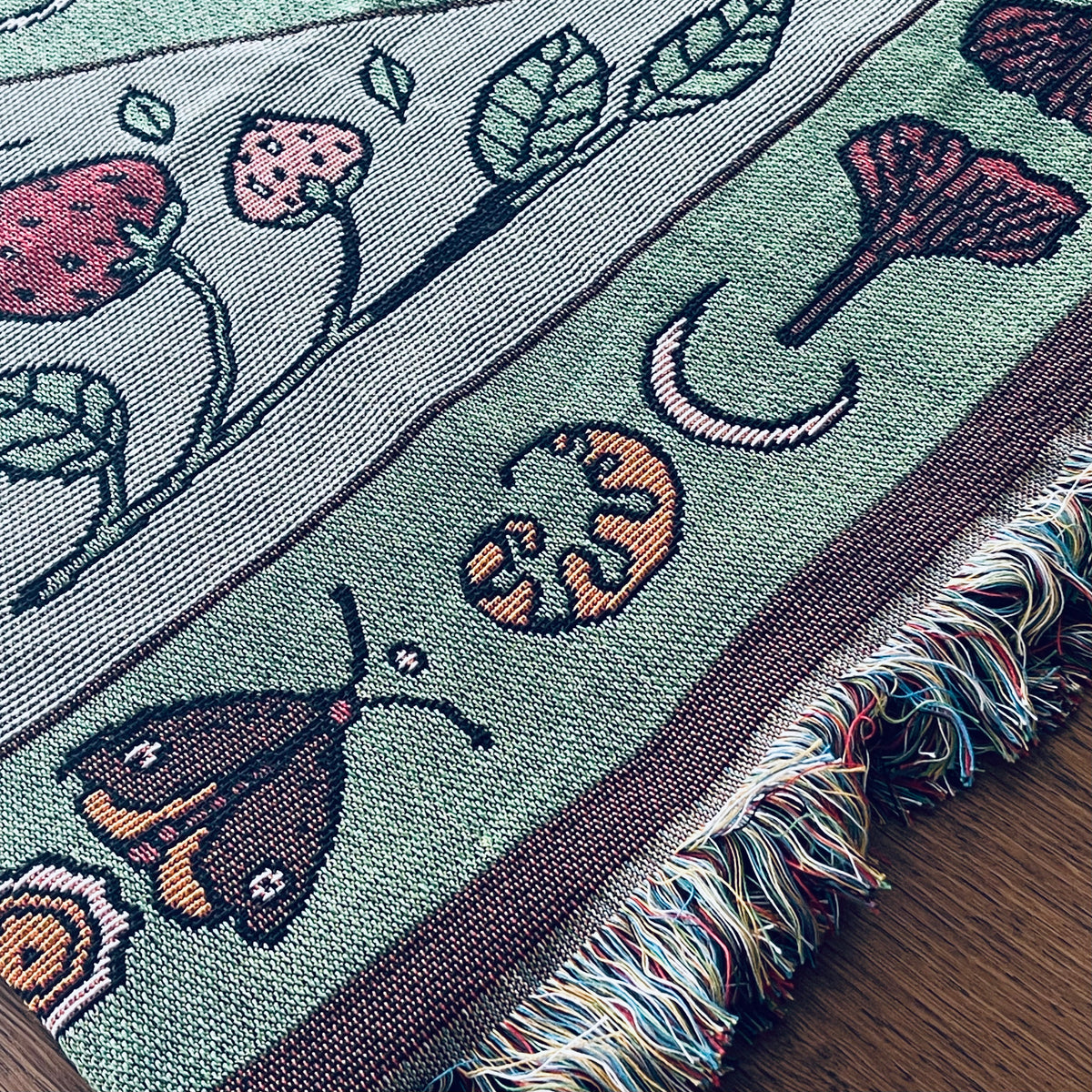 Mandart woven throw blankets “The Secret Garden Party”