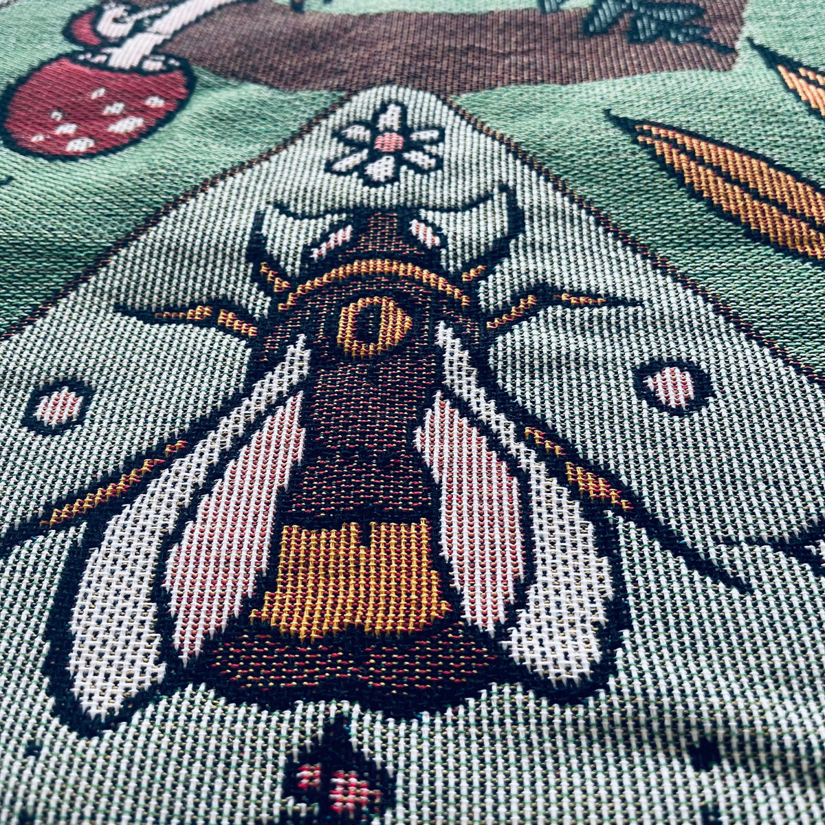 Mandart woven throw blankets “The Secret Garden Party”