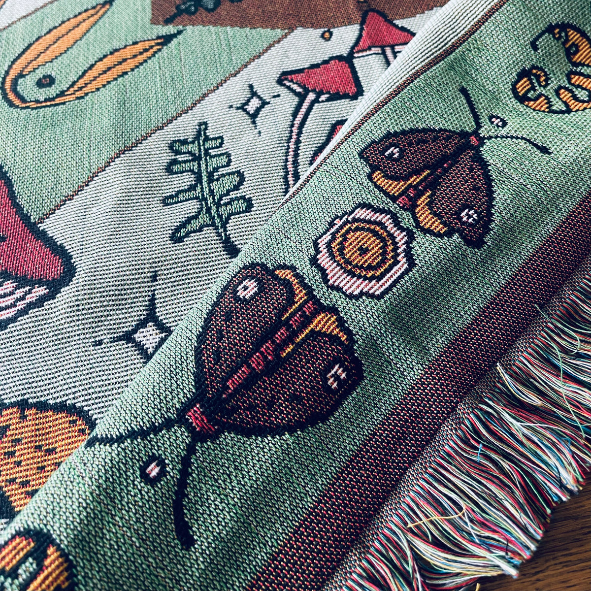 Mandart woven throw blankets “The Secret Garden Party”