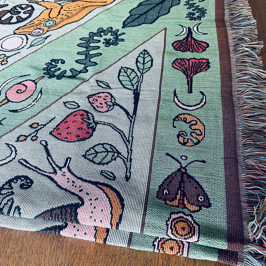 Mandart woven throw blankets “The Secret Garden Party”