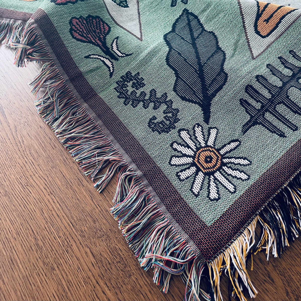 Mandart woven throw blankets “The Secret Garden Party”