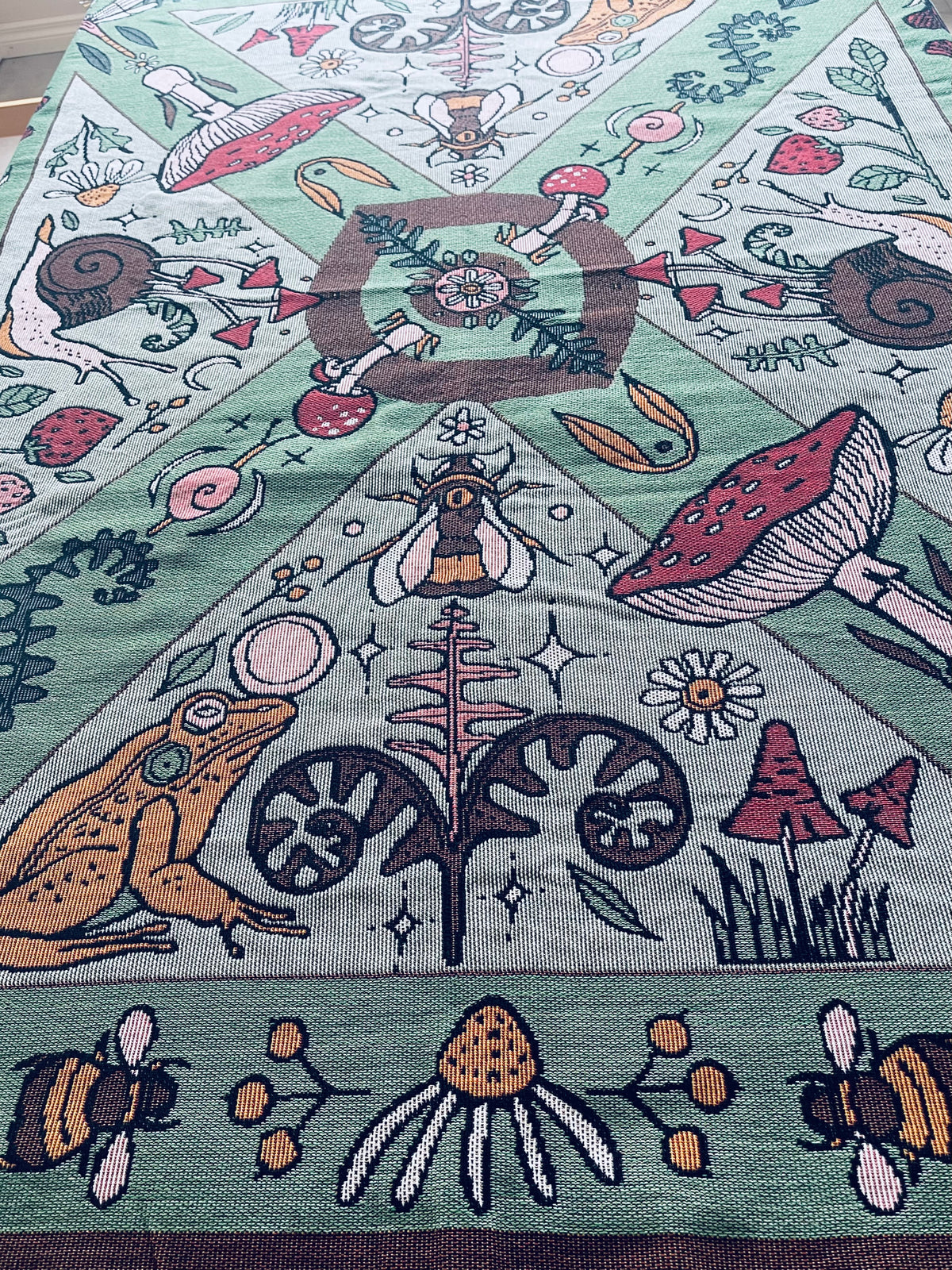 Mandart woven throw blankets “The Secret Garden Party”