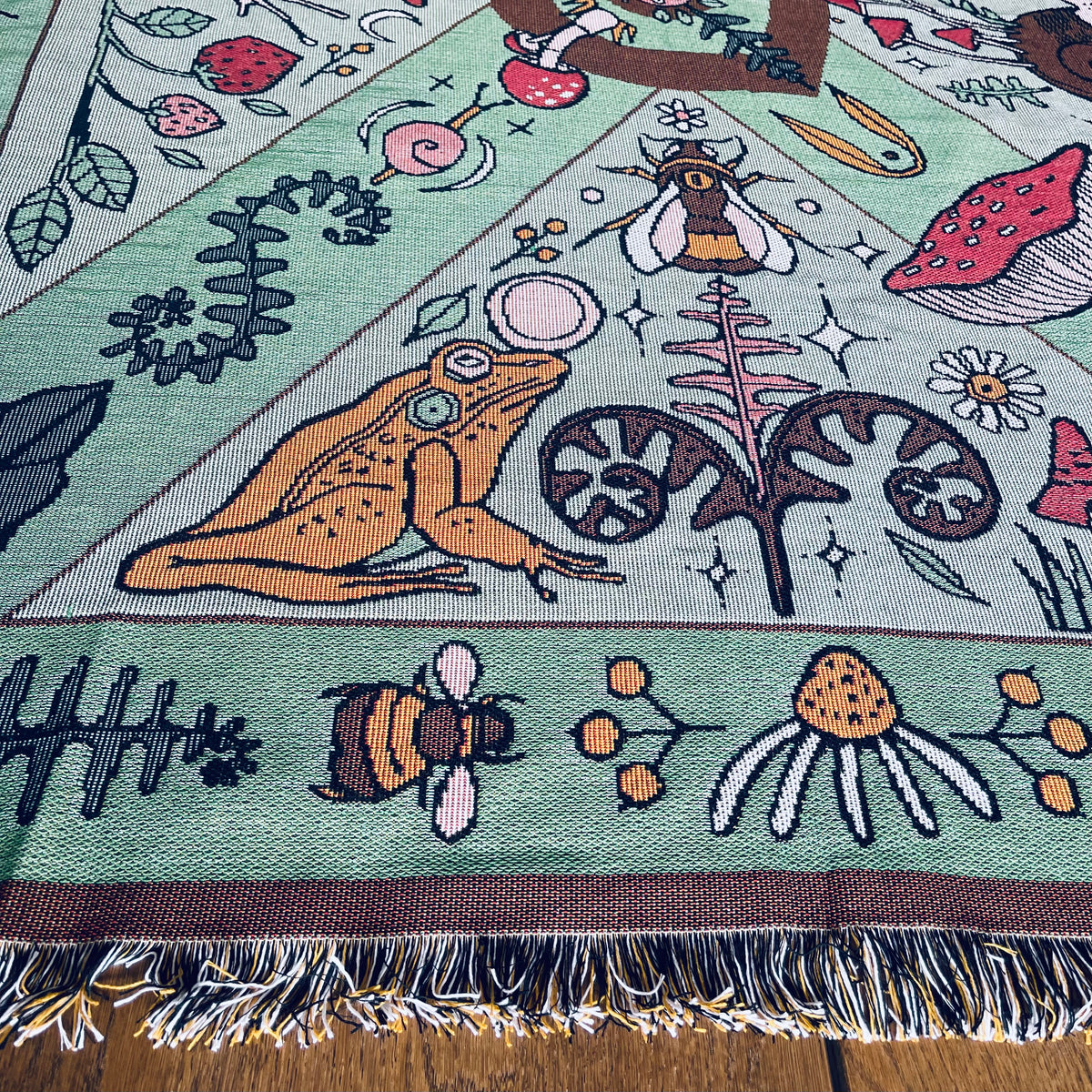 Mandart woven throw blankets “The Secret Garden Party”