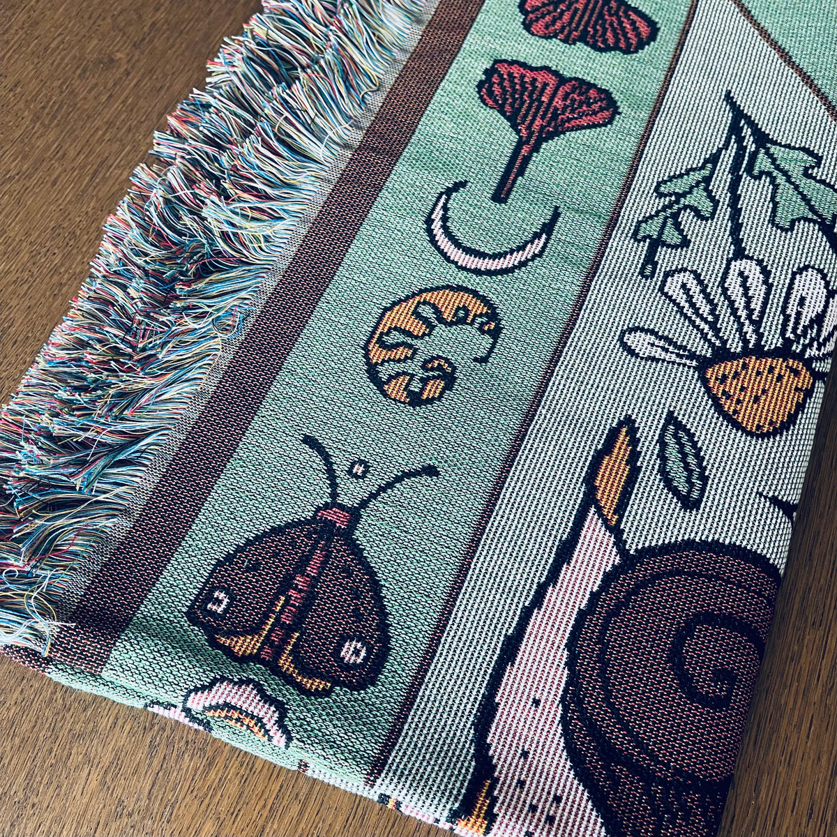 Mandart woven throw blankets “The Secret Garden Party”